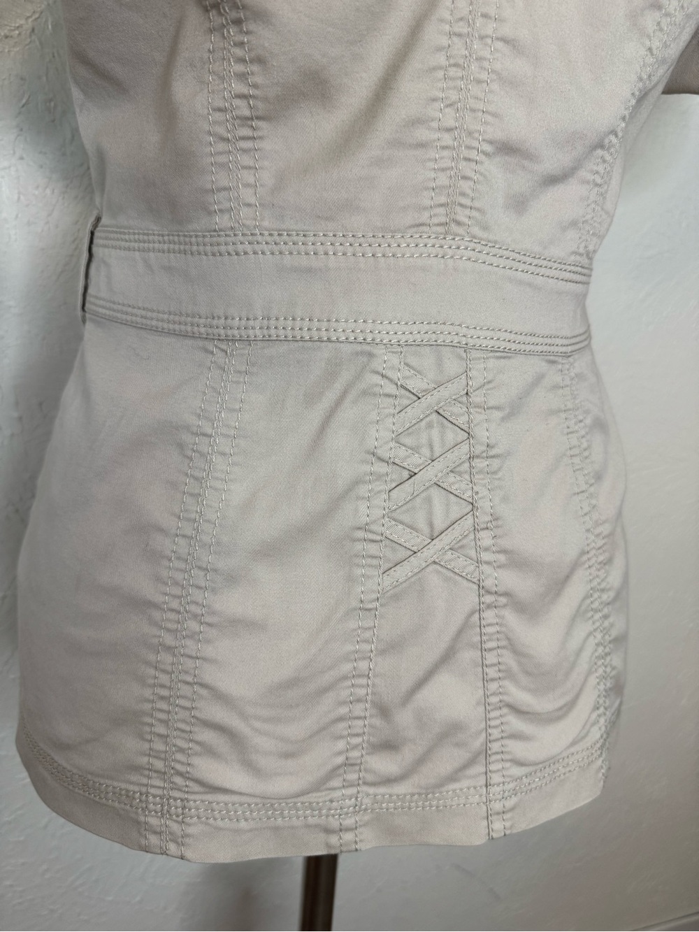 White House Black Market Short-Sleeve Tailored Safari Utility Jacket 2 - Picture 6 of 8